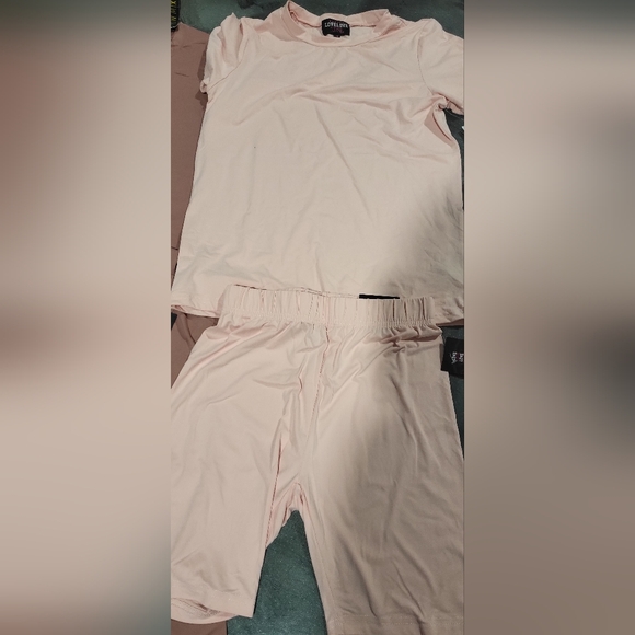 Short Sets Lot of 3 (pink, rose, yellow/gold) size medium - Picture 5 of 6